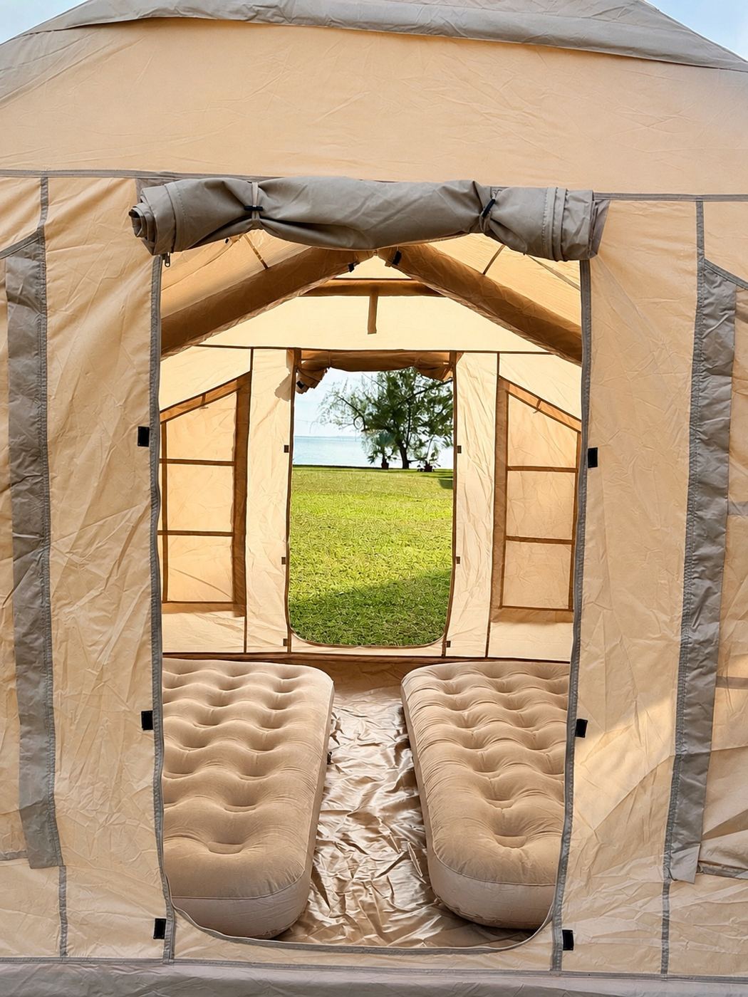 Intérieur tente avec lit gonflable