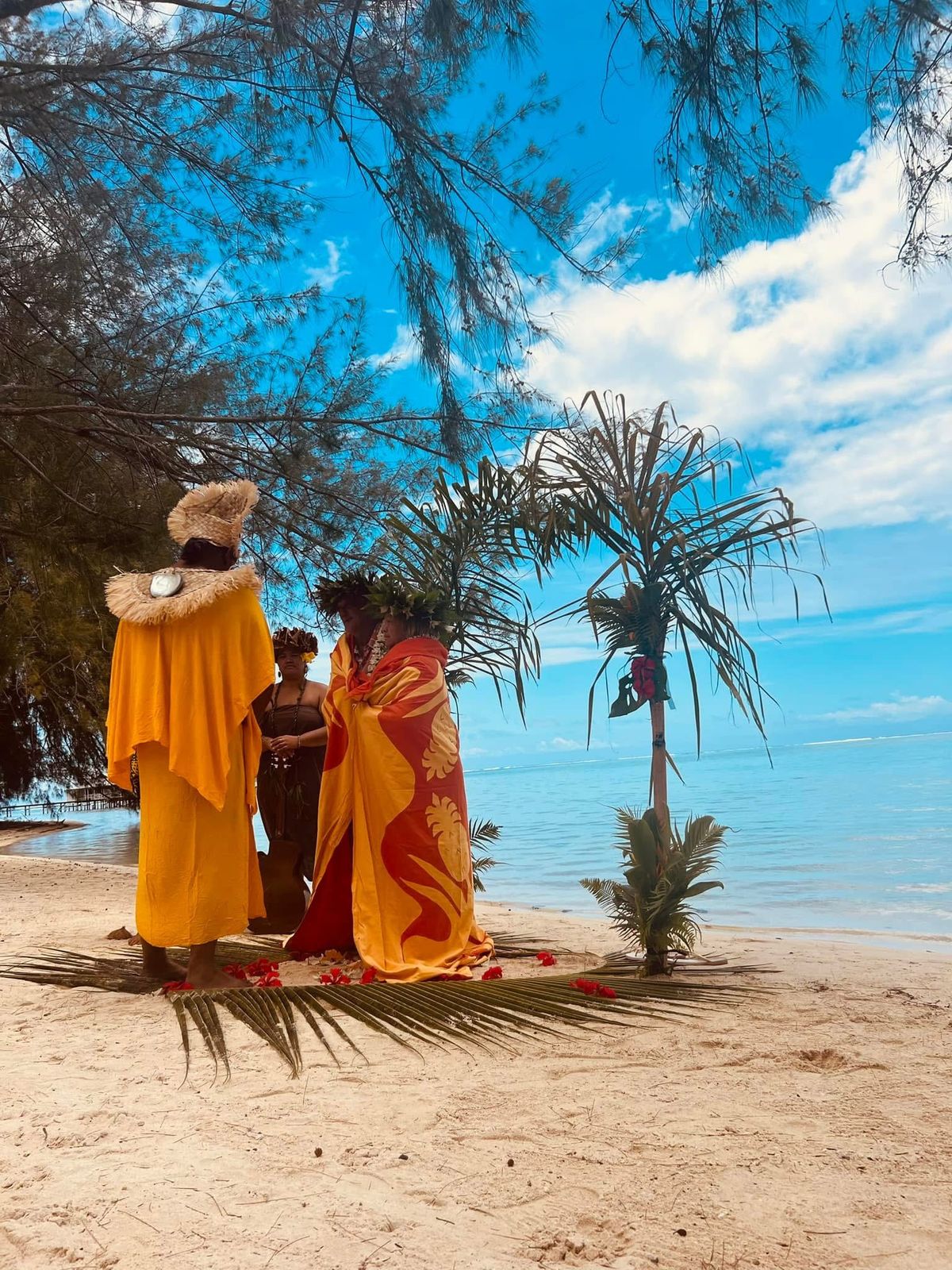 Cérémonie polynésienne au bord du lagon
